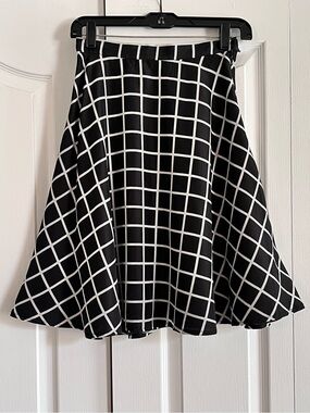 Forever 21 black and white lined skirt grid pattern S